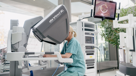 Dame probiert sich am Da Vinci