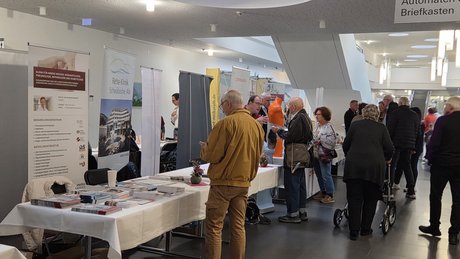 Informationsstände im Foyer