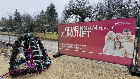 Bauzaun-Banner: Gemeinsam für die Zukunft, medius KLINIKEN