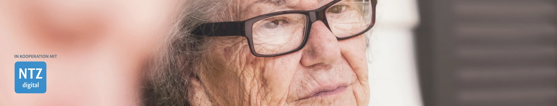 Ältere traurige Dame als Symbol für Patienteninformationsabend der medius KLINIKEN