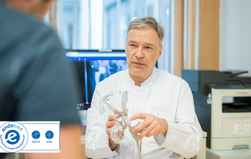 Dr. Rudolf Hipp, Sektionsleitung Endoprothetik in der Klinik für Unfallchirurgie und Orthopädische Chirurgie