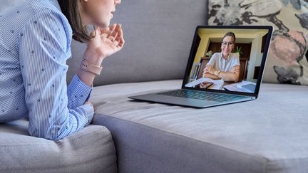 Psychotherapeutisches Therapiegespräch in der hybriden Nachsorge