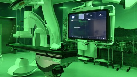 Hybrid-OP der medius KLINIK am Standort Nürtingen: Feste Verbindung von OP-Tisch und beweglicher Röntgeneinheit